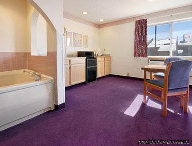 Super 8 By Wyndham Hotel